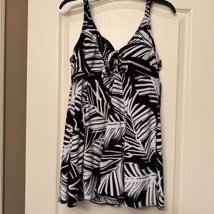 Women's Black and White Leaf Print Top